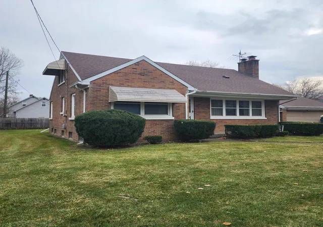 Photo 3 of Sale Pending at 1615 S Jackson St, Bay City, MI 48708 | MLS# 50194492 | Listing updated on 2026-01-29