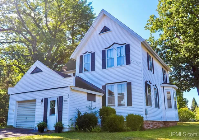 Single family home for sale at 23147 Lake St, Hancock, MI 49922 | MLS# 50220171