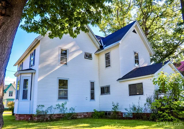 Photo 2 of Single family home for sale at 23147 Lake St, Hancock, MI 49922 | MLS# 50220171 | Listing updated on 2026-09-05