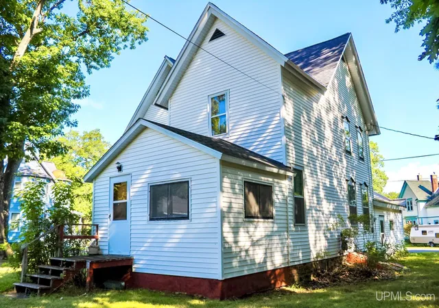 Photo 3 of Single family home for sale at 23147 Lake St, Hancock, MI 49922 | MLS# 50220171 | Listing updated on 2026-09-05