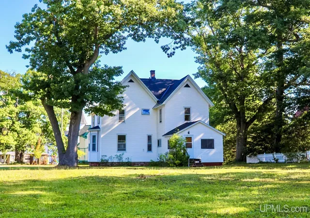 Photo 3 of Single family home for sale at 23147 Lake St, Hancock, MI 49922 | MLS# 50220171 | Listing updated on 2026-09-05