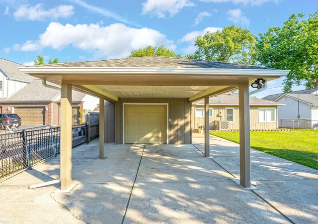Photo 4 of Single family home for sale at 27401 S River Rd, Harrison Township, MI 48045 | MLS# 50217808 | Listing updated on 2026-08-13