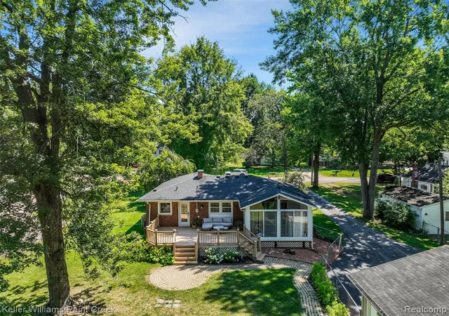 2nd image of 3302 Grant Rd, Rochester Hills, MI 48309 | MLS# 61018273