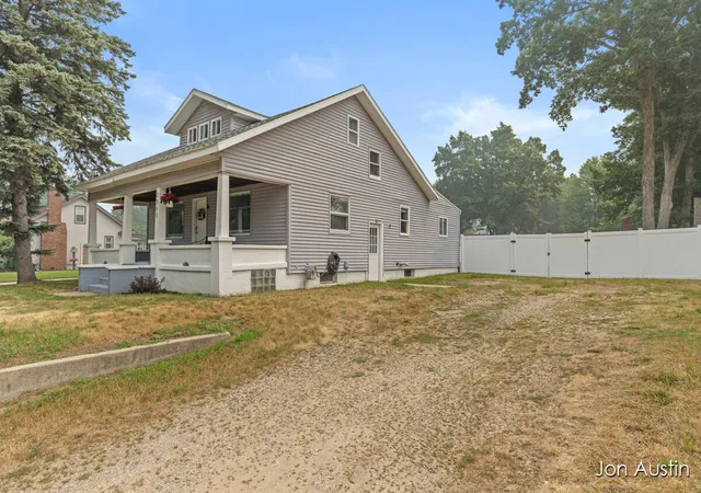Photo 2 of Sale Pending at 3846 Byron Ctr Ave, Wyoming, MI 49519 | MLS# 70547052 | Listing updated on 2026-08-19