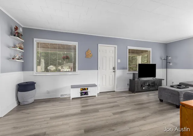 Photo 4 of Sale Pending at 3846 Byron Ctr Ave, Wyoming, MI 49519 | MLS# 70547052 | Listing updated on 2026-08-19