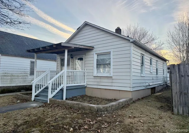 Homes for sale in Trenton, MI | 2396 Superior St, Trenton, MI 48183 | MLS# 60995784