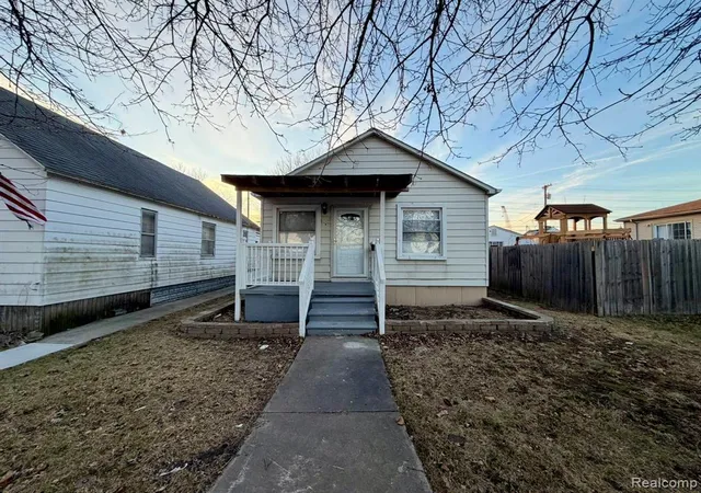 Homes for sale in Trenton, MI | 2396 Superior St, Trenton, MI 48183 | MLS# 60995784