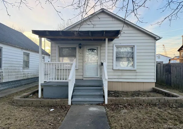 Photo 3 of Single family home for sale at 2396 Superior St, Trenton, MI 48183 2618 | MLS# 60995784 | Listing updated on 2026-09-09
