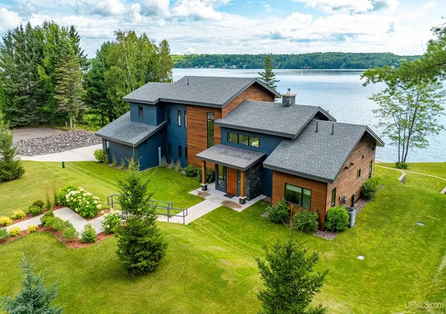 Photo 4 of Single family home for sale at 46706 Us41 Hwy, Houghton, MI 49931 | MLS# 50219339 | Listing updated on 2026-09-22