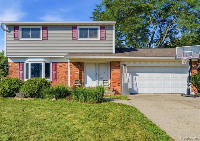 Photo 1 of Sale Pending at 27732 Westcott Crescent Cir, Farmington Hills, MI 48334 | MLS# 61018452 | Listing updated on 2026-08-23