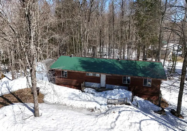 Homes for sale in Munising, MI | 7122 Maple Grove Rd, Munising, MI 49862 | MLS# 50205571