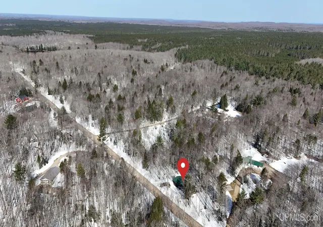 Homes for sale in Munising, MI | 7122 Maple Grove Rd, Munising, MI 49862 | MLS# 50205571