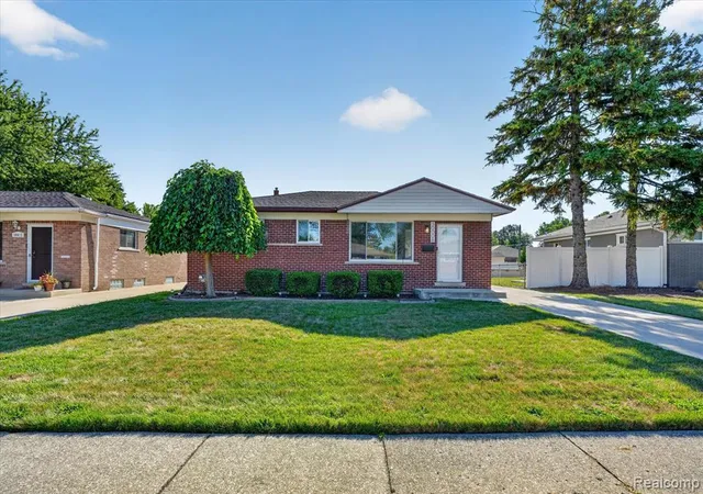 Photo 3 of Sale Pending at 30008 Maplegrove St, Saint Clair Shores, MI 48082 1622 | MLS# 61022937 | Listing updated on 2026-08-22