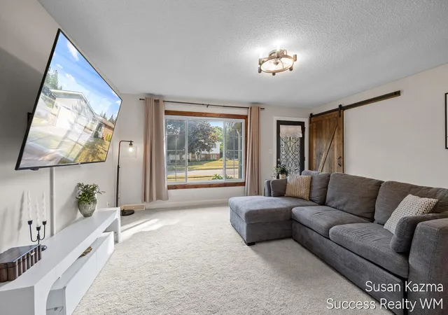 Photo 3 of Sale Pending at 4437 Forest Park Dr, Wyoming, MI 49519 | MLS# 70547490 | Listing updated on 2026-07-30
