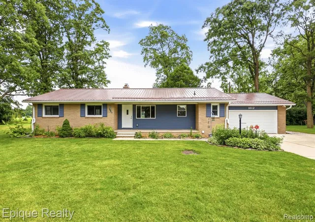 Homes for sale in Essexville, MI | 1612 Saint Marys Ct, Essexville, MI 48732 | MLS# 61006836