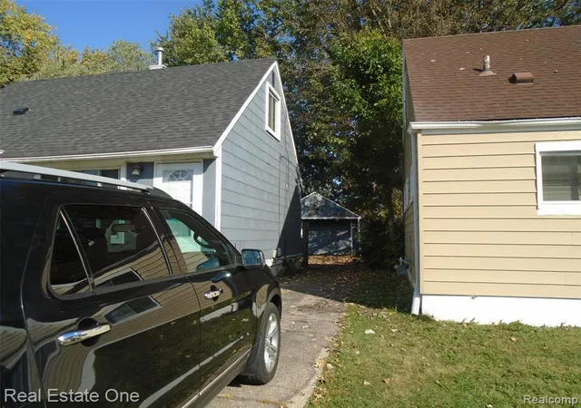 Photo 2 of Single Family Residence at 24652 Lauren Ave, Warren, MI 48089 | MLS# 60942722 | | Sold on 2025-11-20