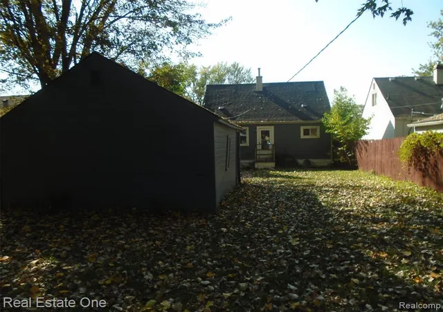 Photo 4 of Single Family Residence at 24652 Lauren Ave, Warren, MI 48089 | MLS# 60942722 | | Sold on 2025-11-20
