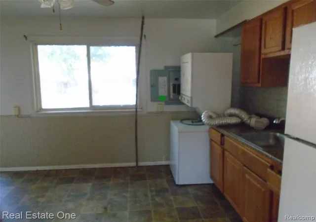 Photo 5 of Single Family Residence at 24652 Lauren Ave, Warren, MI 48089 | MLS# 60942722 | | Sold on 2025-11-20