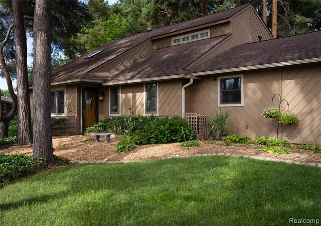 2nd image of 8971 Highland Dr, Freeland, MI 48623 | MLS# 61016785