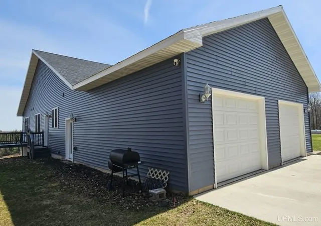 Homes for sale in Iron Mountain, MI | 7968 W Herzog Rd, Iron Mountain, MI 49801 | MLS# 50206379