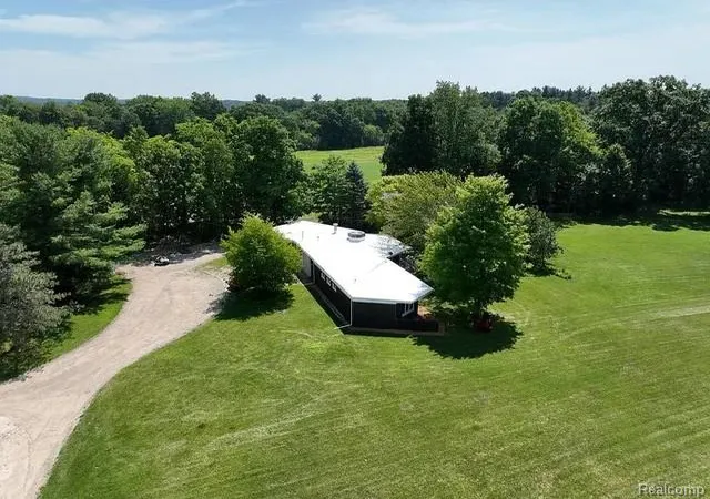 2nd image of 7386 Dean Rd, Fenton, MI 48430 | MLS# 61022979