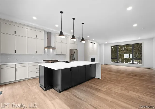 3rd image of 525 Walnut St, Brighton, MI 48116