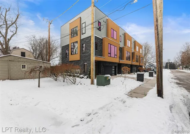 5th image of 525 Walnut St, Brighton, MI 48116