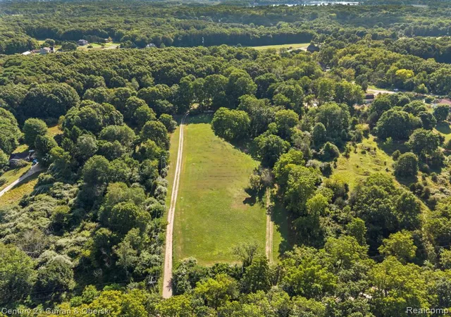 Photo 3 of Sale Pending at 9202 Scully Rd, Whitmore Lake, MI 48189 | MLS# 61025184 | Listing updated on 2026-09-08