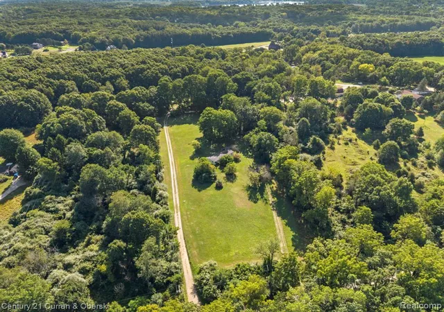 Photo 4 of Sale Pending at 9202 Scully Rd, Whitmore Lake, MI 48189 | MLS# 61025184 | Listing updated on 2026-09-08