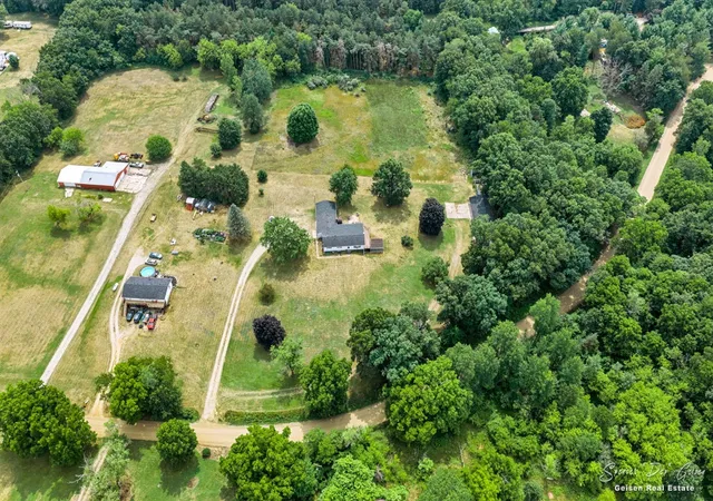 3rd image of 2168 Kellogg Rd, Ionia, MI 48846 | MLS# 70551469