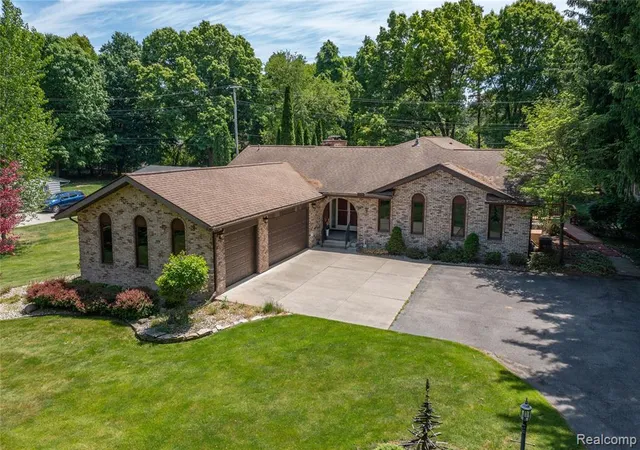 3rd image of 11050 Wealthy Ln, Bruce Twp, MI 48065 | MLS# 60999689