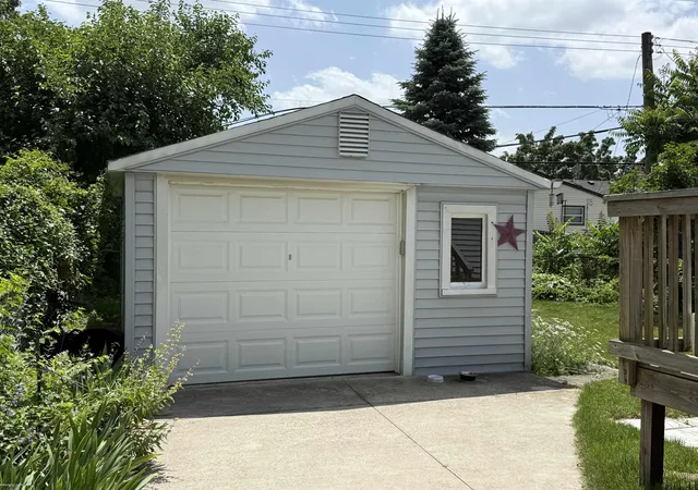 Homes for sale in Hazel Park, MI | 536 E Shevlin Ave, Hazel Park, MI 48030 | MLS# 50213723