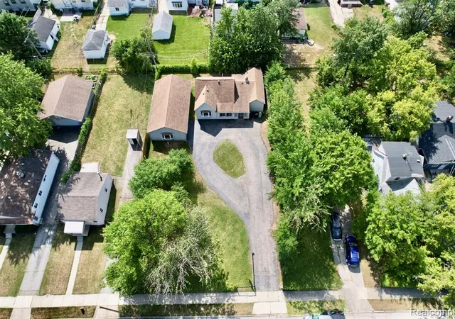 2nd image of 25801 Fern St, Roseville, MI 48066 | MLS# 61016488