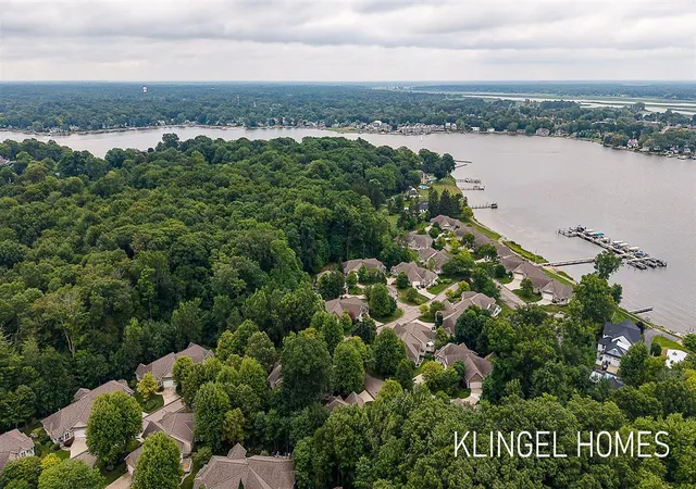 Listing Photo 2 - Condo for sale in building located at 16260 Woodvale Blvd, Spring Lake, MI 49456 - Unit #34