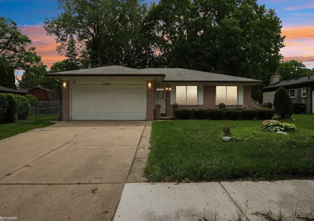 Homes for sale in Sterling Heights, MI | 37266 Tamarack Dr, Sterling Heights, MI 48310 | MLS# 50212222
