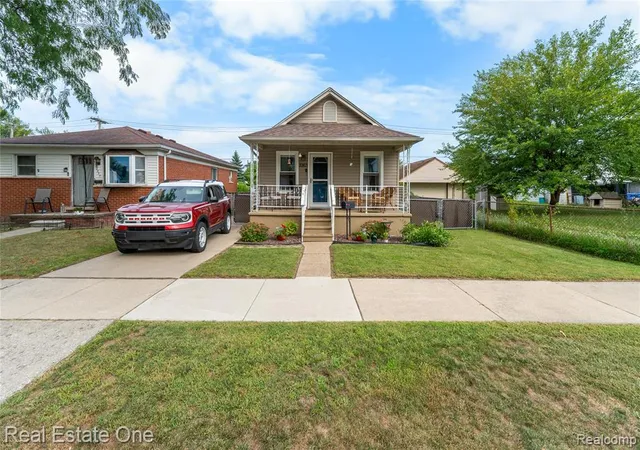 Photo 2 of Single family home for sale at 3363 16th St, Wyandotte, MI 48192 6107 | MLS# 61025321 | Listing updated on 2026-09-13