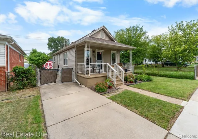 Photo 3 of Single family home for sale at 3363 16th St, Wyandotte, MI 48192 6107 | MLS# 61025321 | Listing updated on 2026-09-13