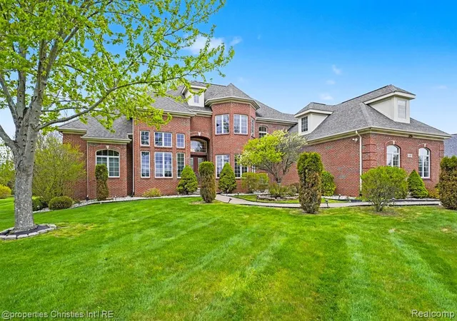Homes for sale in Grand Blanc, MI | 16987 Kings Fairway Ln, Grand Blanc, MI 48439 | MLS# 60997391