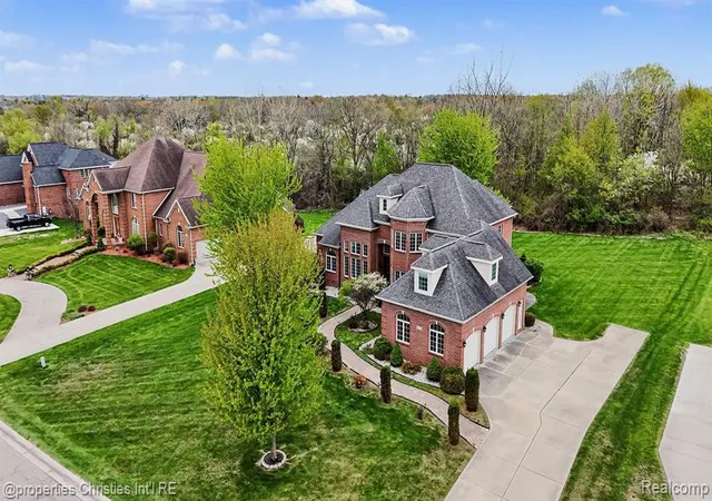 Homes for sale in Grand Blanc, MI | 16987 Kings Fairway Ln, Grand Blanc, MI 48439 | MLS# 60997391