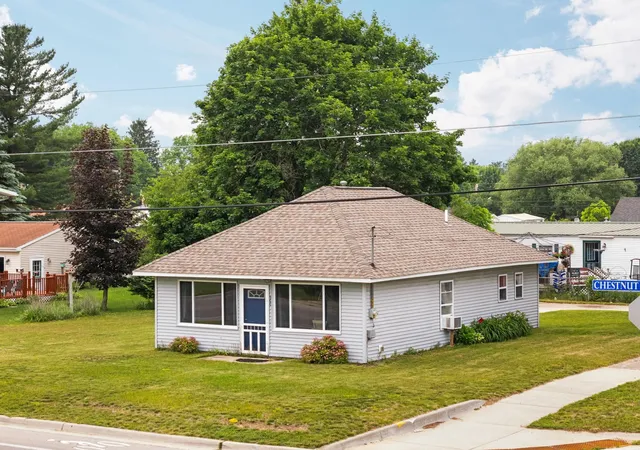 Homes for sale in Cadillac, MI | 900 Chestnut, Cadillac, MI 49601 | MLS# 80070843