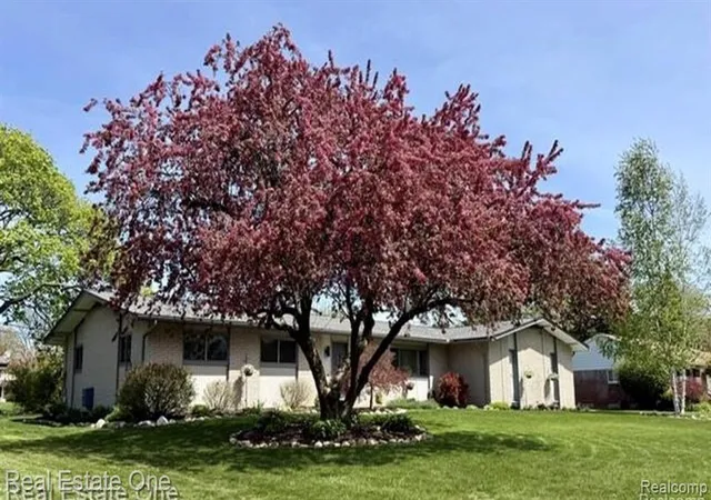 1st image of 1115 Torpey Dr, Troy, MI 48083 5442 | MLS# 60984304