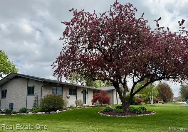 2nd image of 1115 Torpey Dr, Troy, MI 48083 5442 | MLS# 60984304