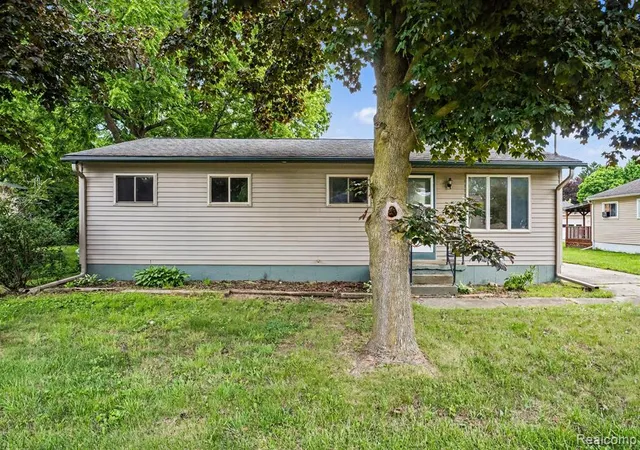 Homes for sale in Owosso, MI | 821 Isham St, Owosso, MI 48867 | MLS# 61006982