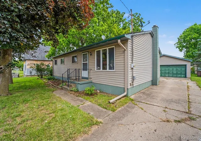 Homes for sale in Owosso, MI | 821 Isham St, Owosso, MI 48867 | MLS# 61006982