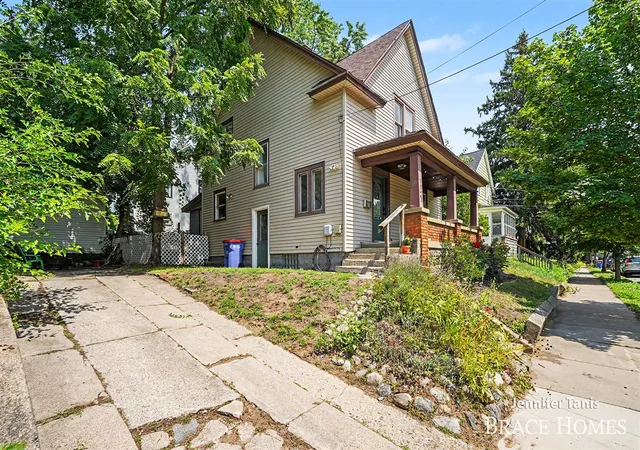 Photo 3 of Single family home for sale at 1121 Baxter St, Grand Rapids, MI 49506 | MLS# 70550556 | Listing updated on 2026-09-29