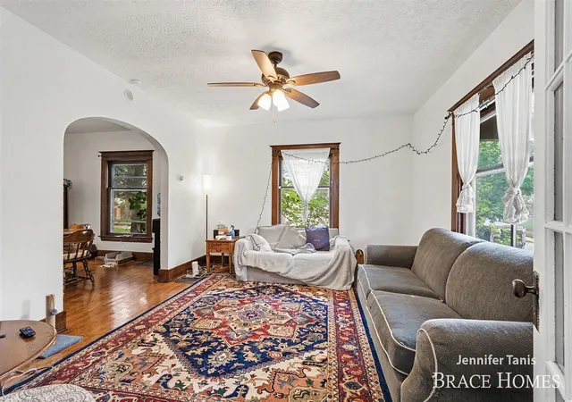 Photo 4 of Single family home for sale at 1121 Baxter St, Grand Rapids, MI 49506 | MLS# 70550556 | Listing updated on 2026-09-29