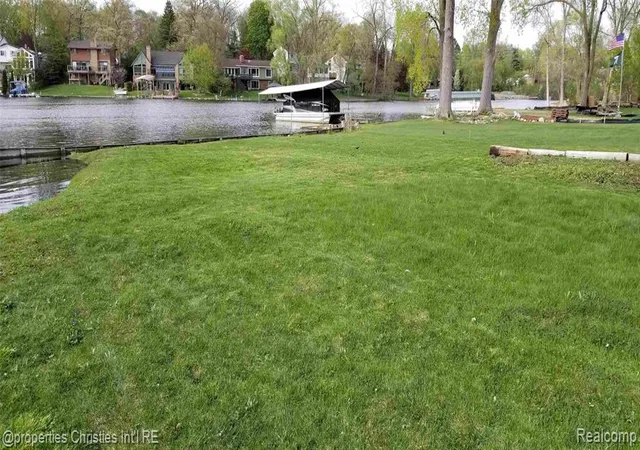 Homes for sale in Wolverine Lake, MI | 188 Wolverine Dr, Wolverine Lake, MI 48390 | MLS# 61001275