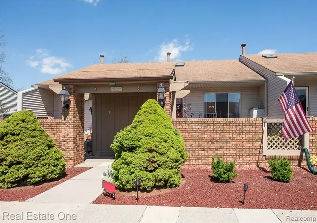 1st image of 61962 Yorktown Dr #2, South Lyon, MI 48178 | MLS# 60992001