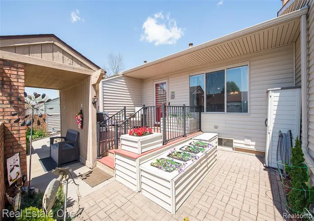 4th image of 61962 Yorktown Dr #2, South Lyon, MI 48178 | MLS# 60992001