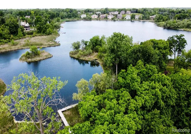 Photo 1 of Sale Pending at 2630 Turtle Lake Dr, Bloomfield Hills, MI 48302 | MLS# 60103481 | Listing updated on 2025-06-30